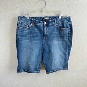 Torrid Bermuda Boyfriend Shorts Women's 20 Vintage Stretch High Rise Denim
